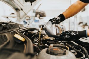 Tips Memilih Oli Mobil